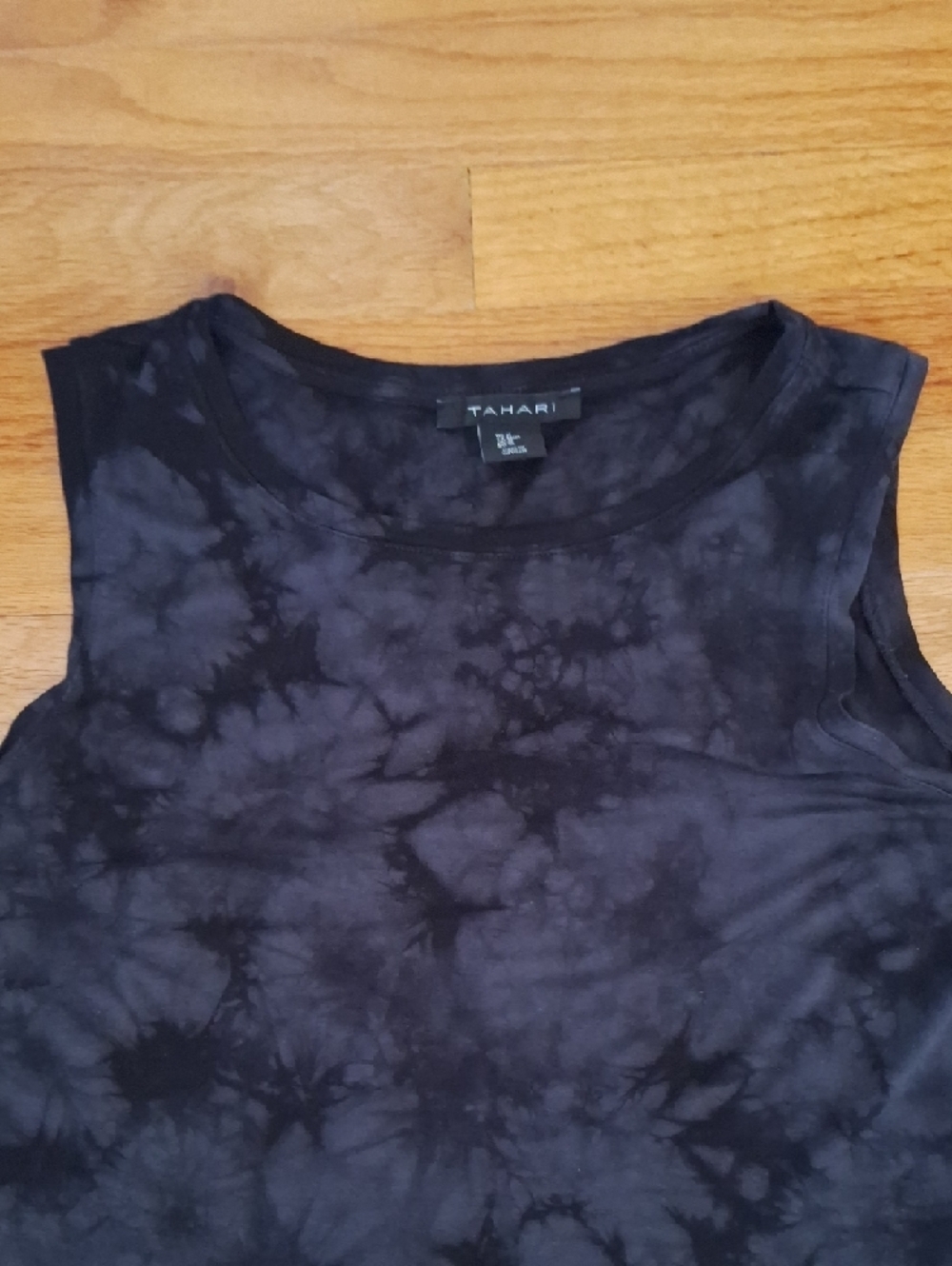 Tahari Black Tank Top Womens M Medium Workout Tank Top Long Tank Top Tie Dye - Picture 2 of 5